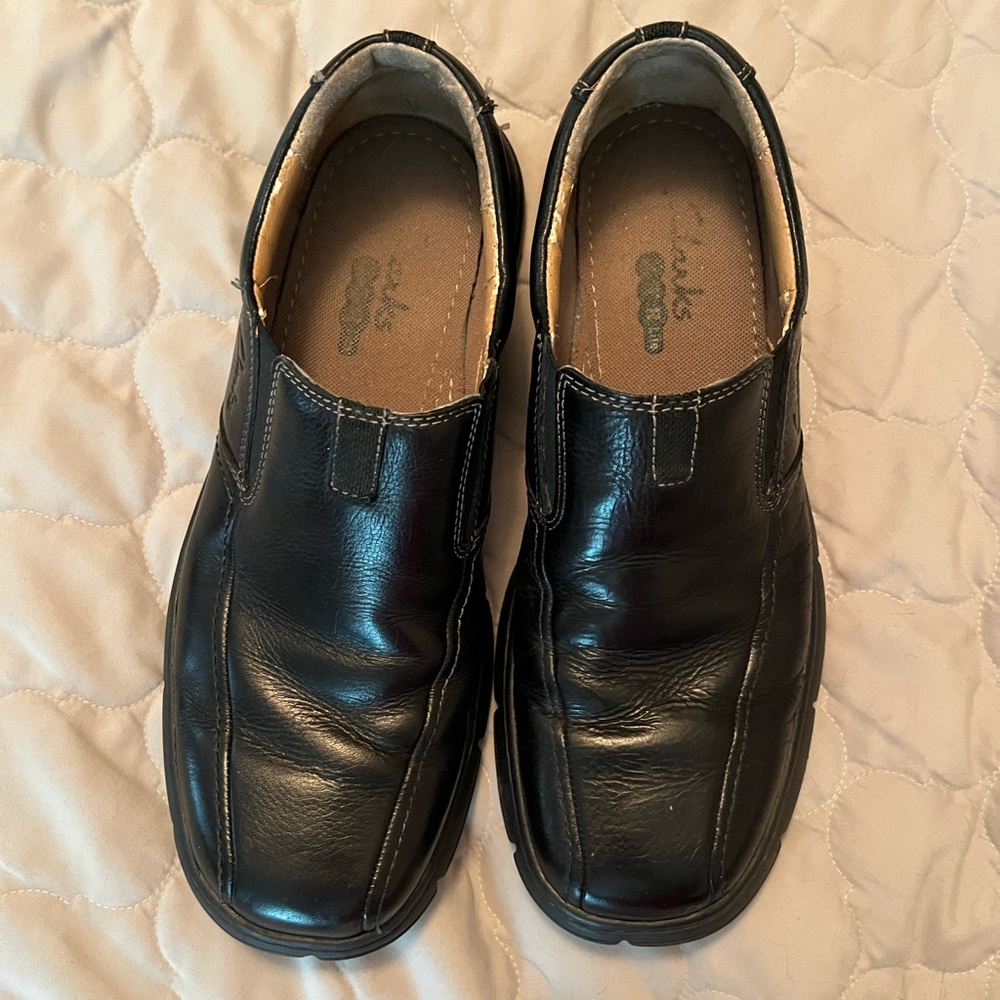 Clarks Men's Dark Leather Slip-On Loafers